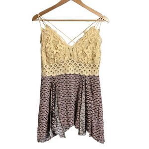 Gimmicks BKE Lace Tank Blouse L Boho Geometric Strappy Adjustable Flowy